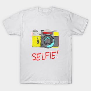 Pop Art Vintage Camera...Selfie! T-Shirt